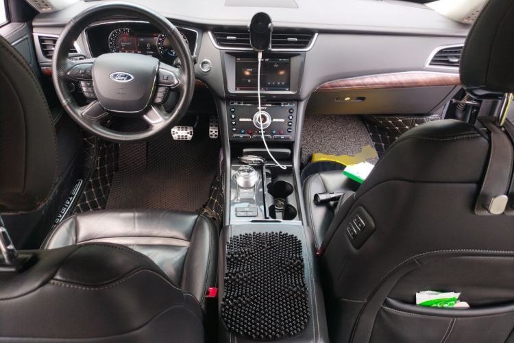 Used Ford Taurus 2015 EcoBoost 325 V6 Flagship Model Center Console