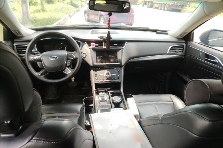 Used Ford Taurus 2015 EcoBoost 245 Luxury Model Center Console