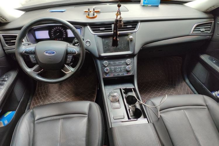 Used Ford Taurus 2015 EcoBoost 245 Fashion Edition Center Console