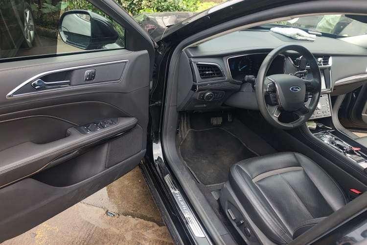 Used Ford Taurus 2015 EcoBoost 245 Luxury Model Driver Seat
