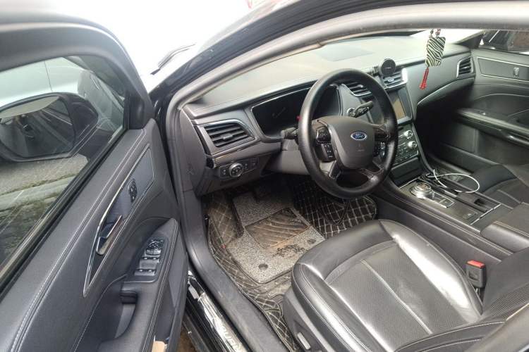 Used Ford Taurus 2015 EcoBoost 245 Fashion Edition Driver Seat
