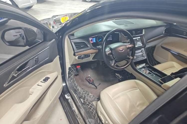 Used Ford Taurus 2015 EcoBoost 245 Fashion Edition Driver Seat