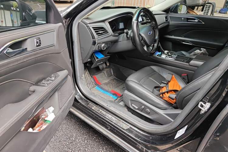 Used Ford Taurus 2015 EcoBoost 245 Fashion Edition Driver Seat