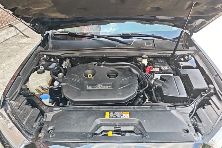 Used Ford Taurus 2015 EcoBoost 245 Fashion Edition Engine Bay