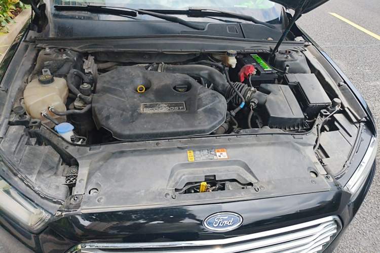 Used Ford Taurus 2015 EcoBoost 245 Luxury Model Engine Bay