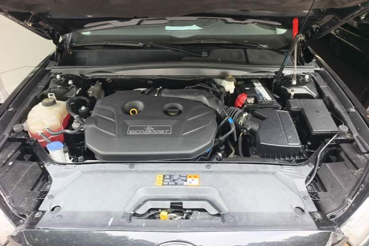 Used Ford Taurus 2015 EcoBoost 245 Luxury Model Engine Bay