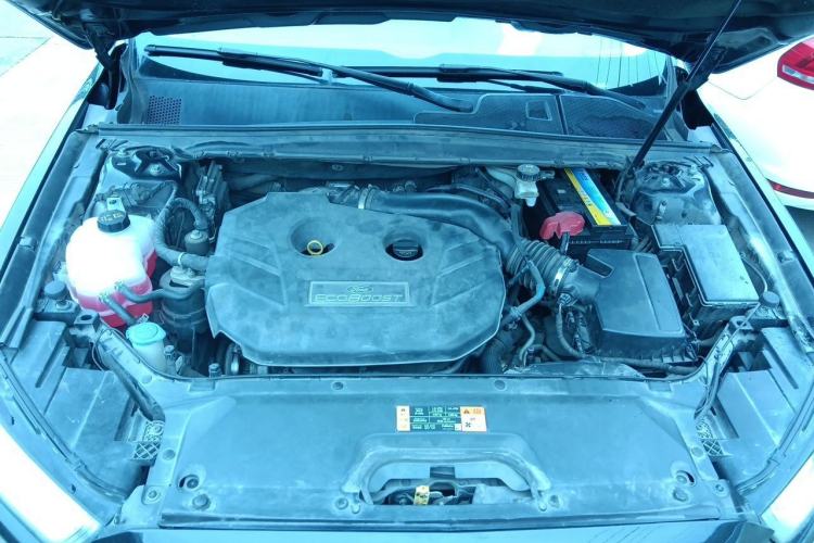 Used Ford Taurus 2015 EcoBoost 245 Fashion Edition Engine Bay