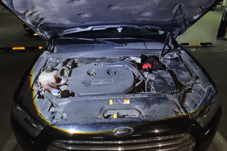 Used Ford Taurus 2015 EcoBoost 245 Luxury Model Engine Bay