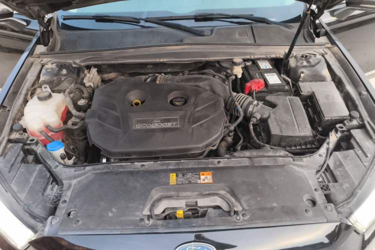 Used Ford Taurus 2015 EcoBoost 245 Luxury Model Engine Bay