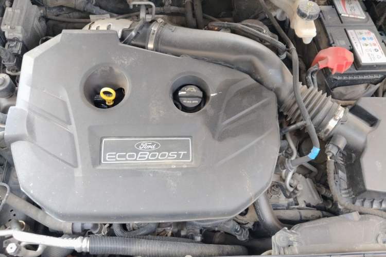 Used Ford Taurus 2015 EcoBoost 245 Luxury Model Engine Bay