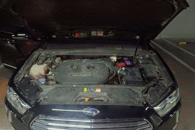 Used Ford Taurus 2015 EcoBoost 245 Luxury Model Engine Bay
