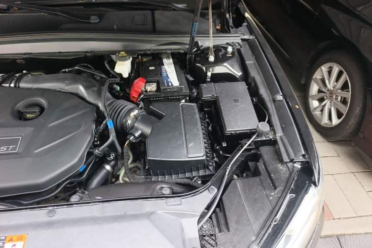 Used Ford Taurus 2015 EcoBoost 245 Luxury Model Engine Bay Left