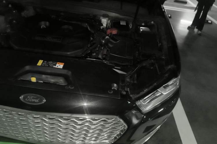 Used Ford Taurus 2015 EcoBoost 245 Luxury Model Engine Bay Left
