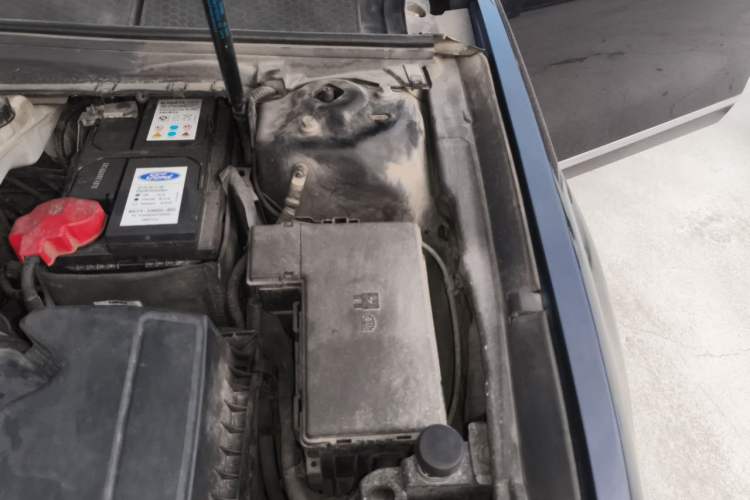 Used Ford Taurus 2015 EcoBoost 245 Luxury Model Engine Bay Left