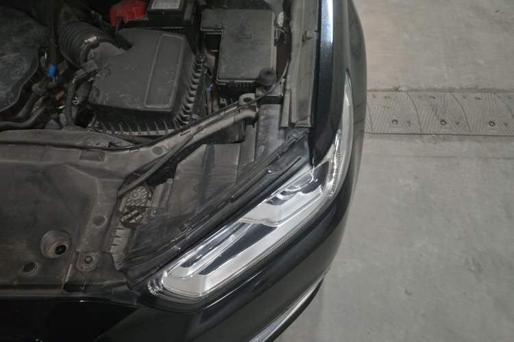 Used Ford Taurus 2015 EcoBoost 245 Luxury Model Engine Bay Left
