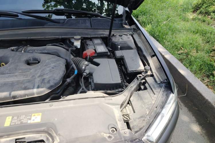 Used Ford Taurus 2015 EcoBoost 245 Luxury Model Engine Bay Left
