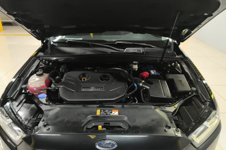 Used Ford Taurus 2015 EcoBoost 245 Luxury Model Engine Bay