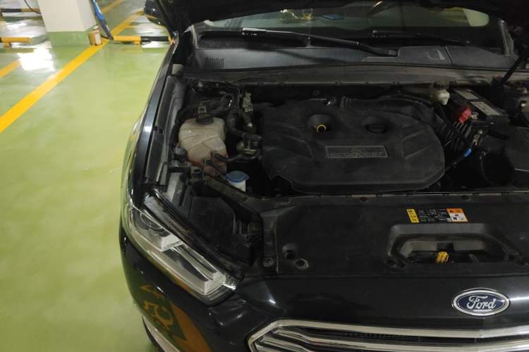 Used Ford Taurus 2015 EcoBoost 245 Ultimate Model Engine Bay Right