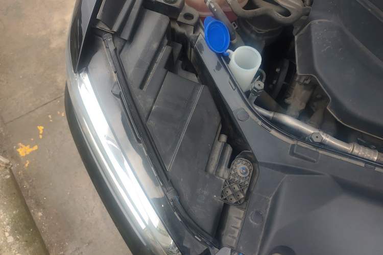 Used Ford Taurus 2015 EcoBoost 245 Luxury Model Engine Bay Right