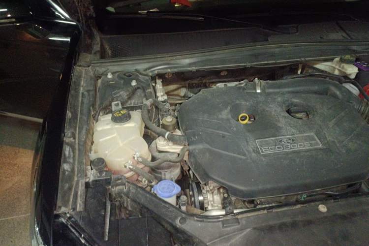 Used Ford Taurus 2015 EcoBoost 245 Luxury Model Engine Bay Right