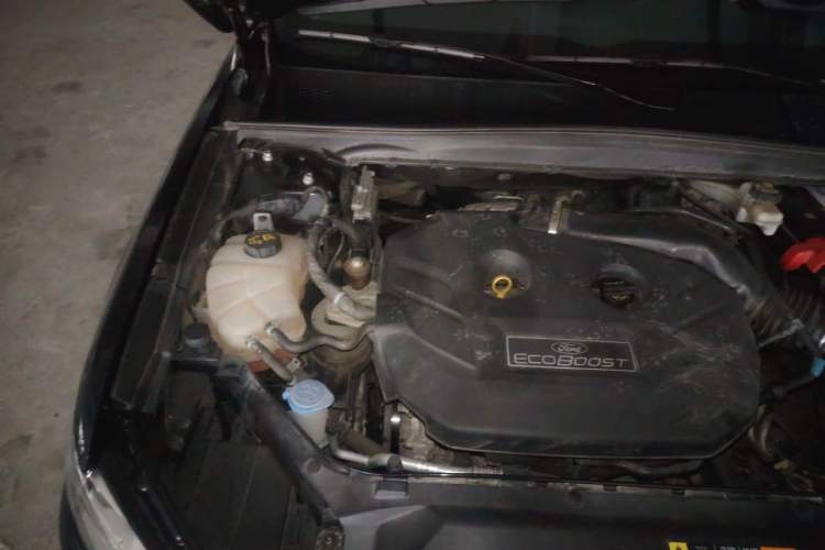 Used Ford Taurus 2015 EcoBoost 245 Luxury Model Engine Bay Right