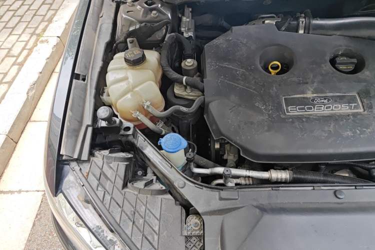 Used Ford Taurus 2015 EcoBoost 245 Fashion Edition Engine Bay Right