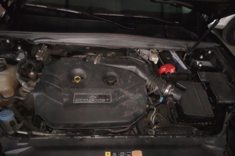 Used Ford Taurus 2015 EcoBoost 245 Luxury Model Engine Bay