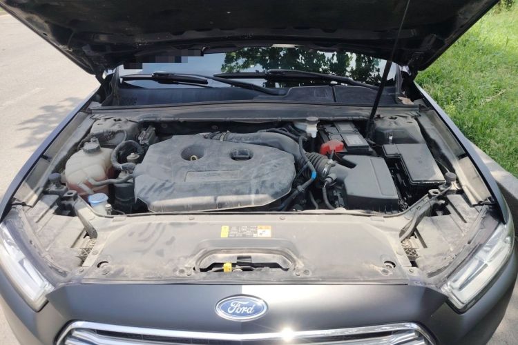 Used Ford Taurus 2015 EcoBoost 245 Luxury Model Engine Bay