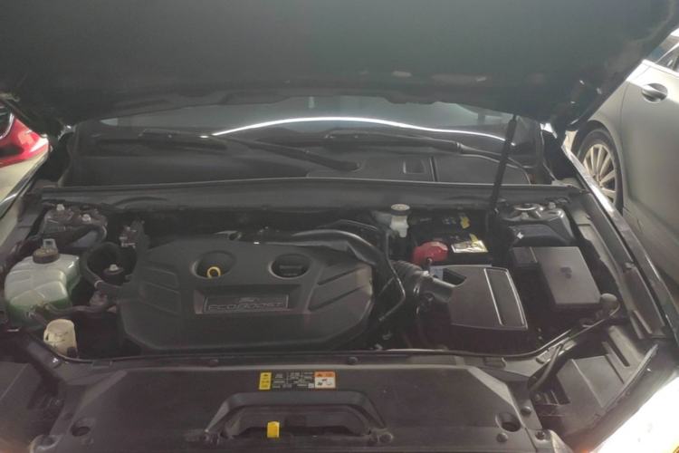 Used Ford Taurus 2015 EcoBoost 245 Luxury Model Engine Bay