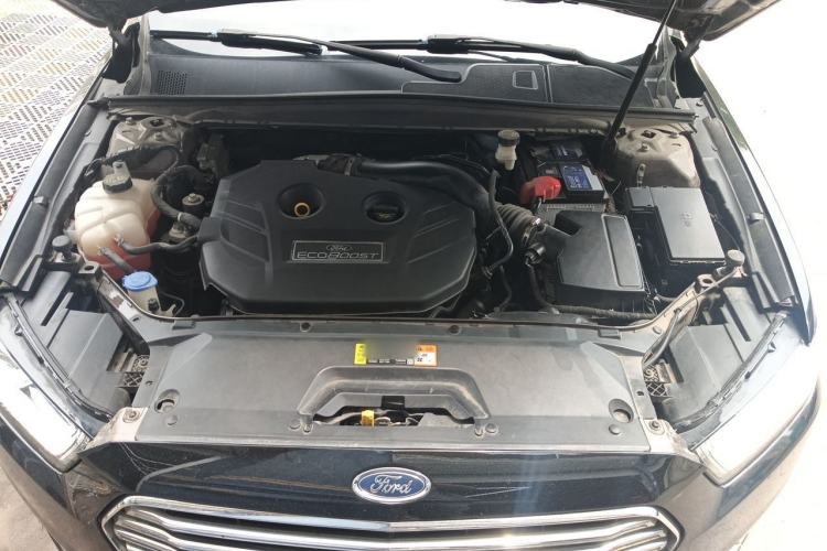 Used Ford Taurus 2015 EcoBoost 245 Luxury Model Engine Bay