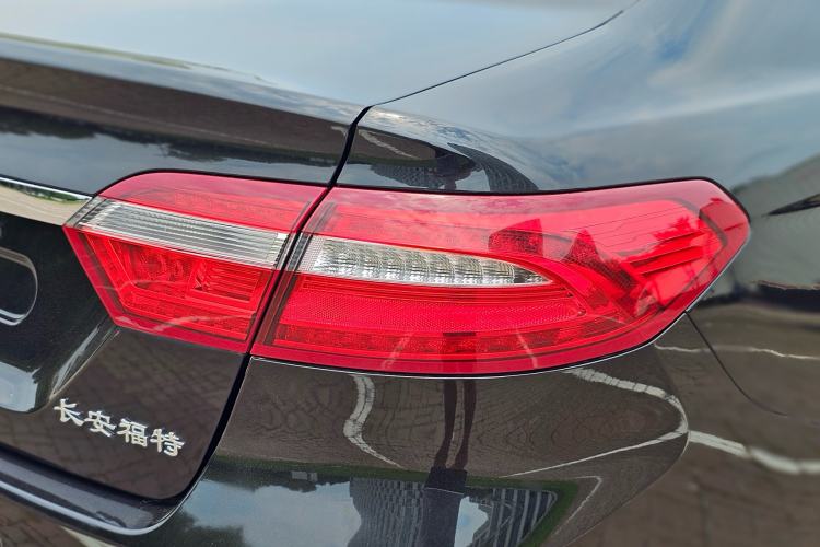 Used Ford Taurus 2015 EcoBoost 245 Luxury Model Exterior 2
