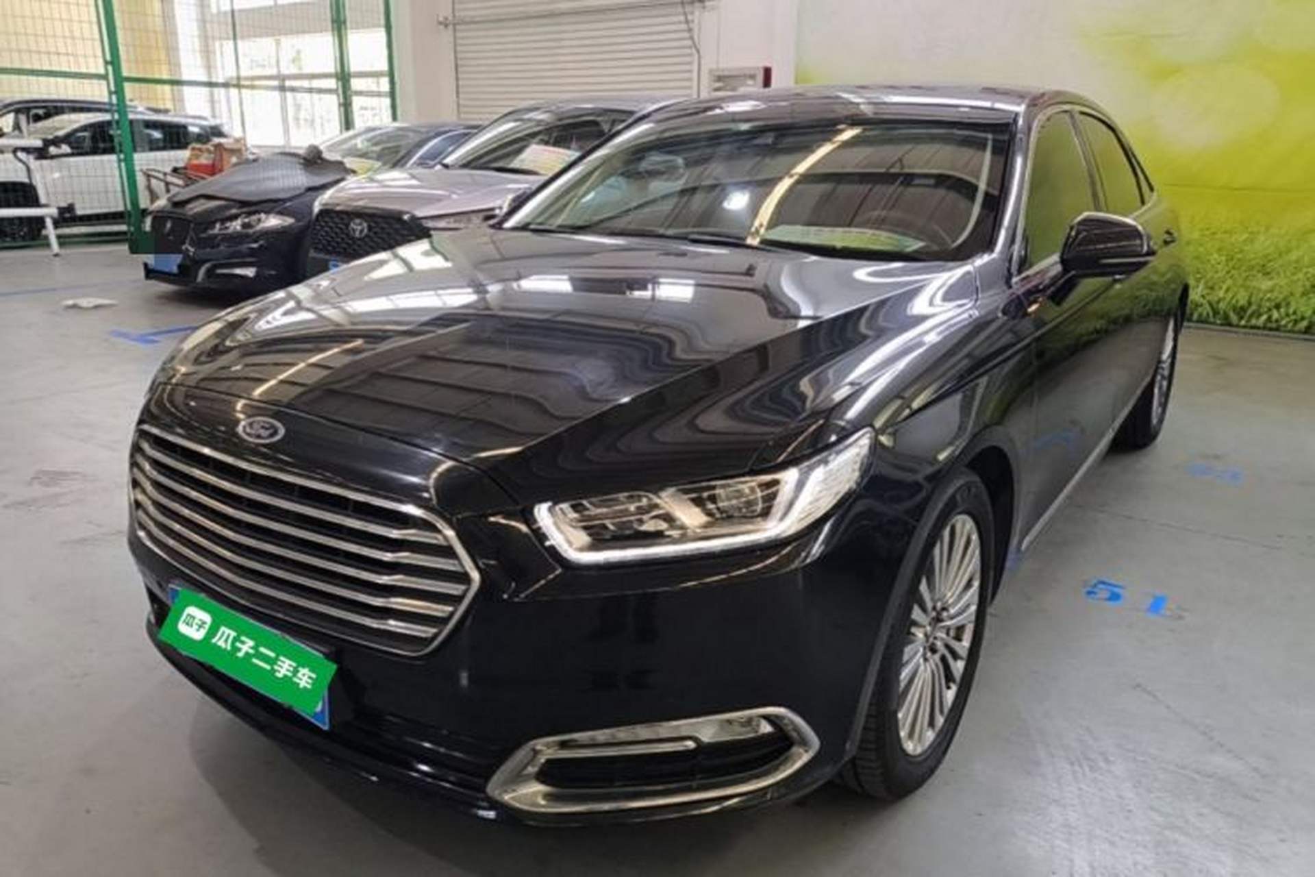 Used Ford Taurus 2015 EcoBoost 245 Luxury Model Front Left 45 Deg