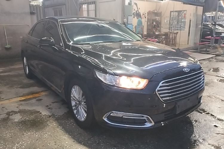 Used Ford Taurus 2015 EcoBoost 245 Fashion Edition Front Right 45 Deg