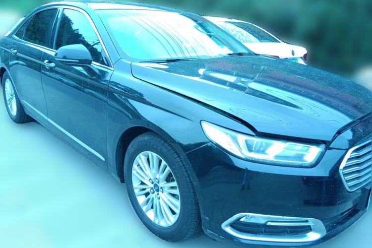 Used Ford Taurus 2015 EcoBoost 245 Fashion Edition Front Right 45 Deg
