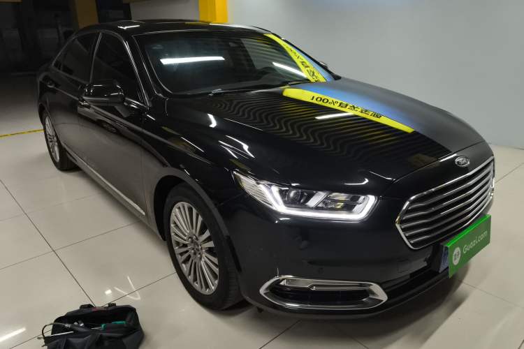 Used Ford Taurus 2015 EcoBoost 245 Luxury Model Front Right 45 Deg