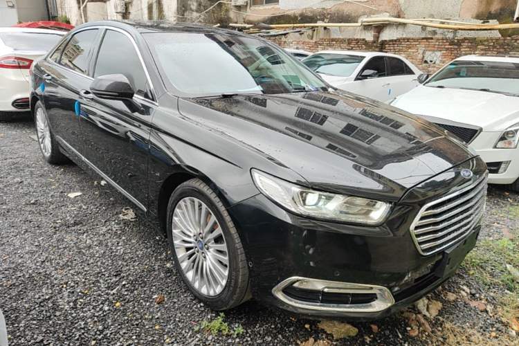 Used Ford Taurus 2015 EcoBoost 245 Ultimate Model Front Right 45 Deg