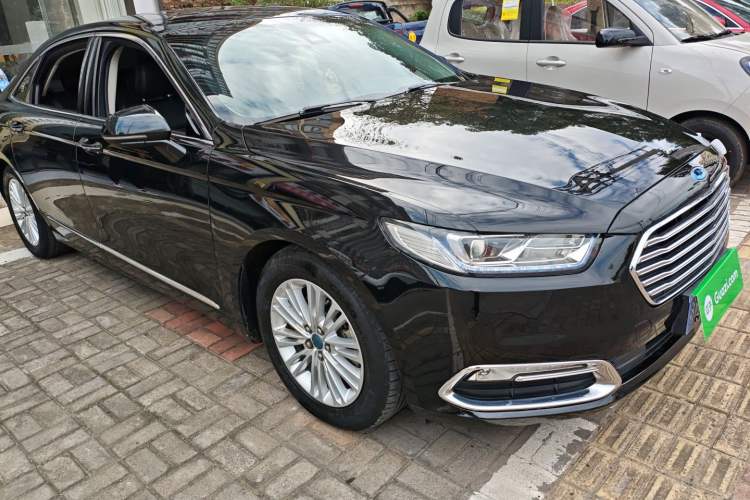Used Ford Taurus 2015 EcoBoost 245 Fashion Edition Front Right 45 Deg