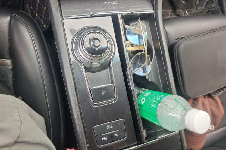 Used Ford Taurus 2015 EcoBoost 325 V6 Flagship Model Gear Lever