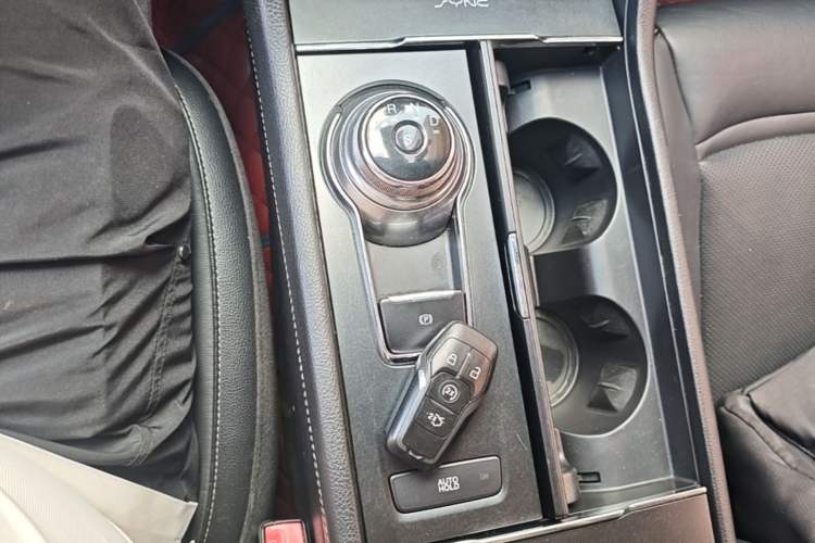 Used Ford Taurus 2015 EcoBoost 245 Fashion Edition Gear Lever