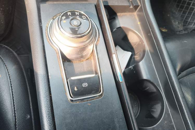 Used Ford Taurus 2015 EcoBoost 245 Fashion Edition Gear Lever