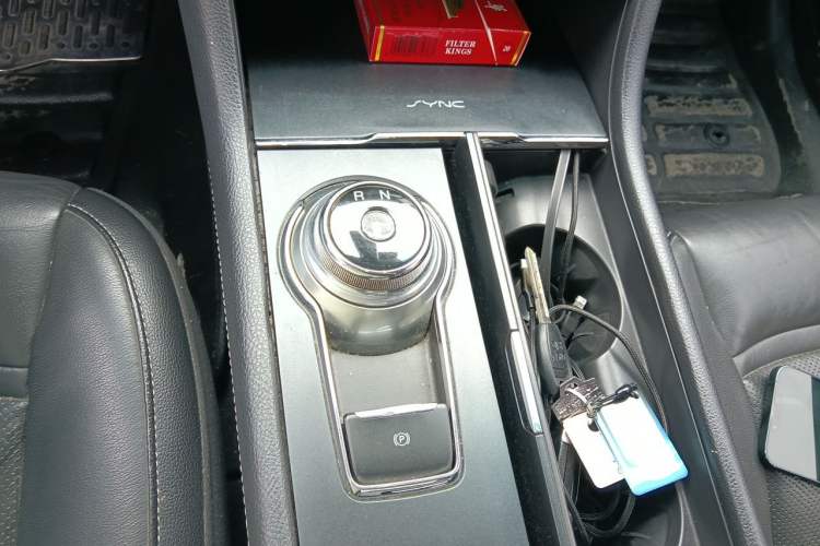 Used Ford Taurus 2015 EcoBoost 245 Fashion Edition Gear Lever