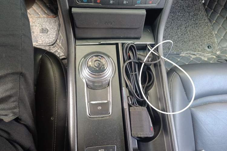 Used Ford Taurus 2015 EcoBoost 245 Fashion Edition Gear Lever