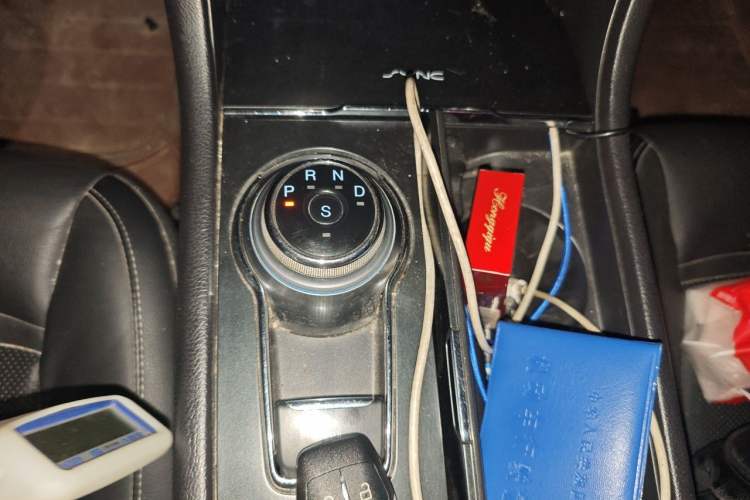 Used Ford Taurus 2015 EcoBoost 245 Fashion Edition Gear Lever