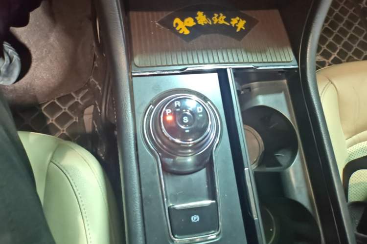 Used Ford Taurus 2015 EcoBoost 245 Fashion Edition Gear Lever