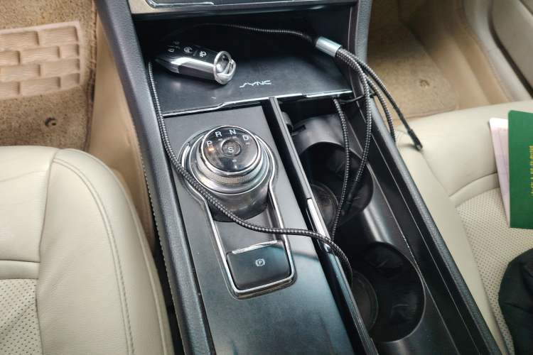 Used Ford Taurus 2015 EcoBoost 245 Fashion Edition Gear Lever