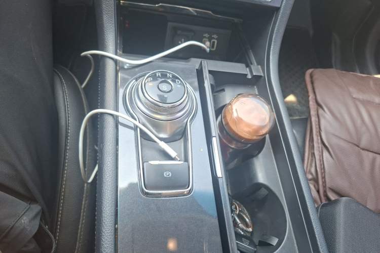 Used Ford Taurus 2015 EcoBoost 245 Fashion Edition Gear Lever