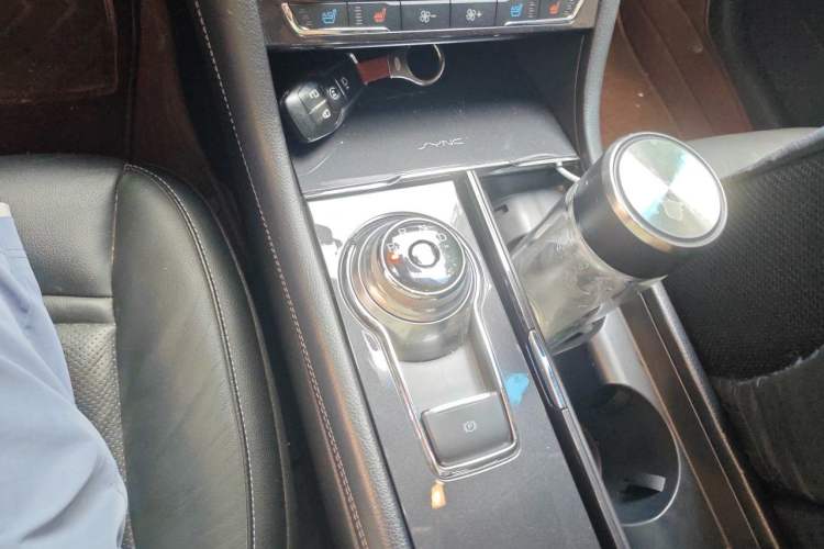 Used Ford Taurus 2015 EcoBoost 245 Fashion Edition Gear Lever
