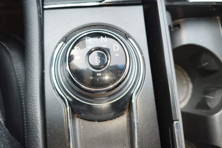 Used Ford Taurus 2015 EcoBoost 245 Fashion Edition Gear Lever