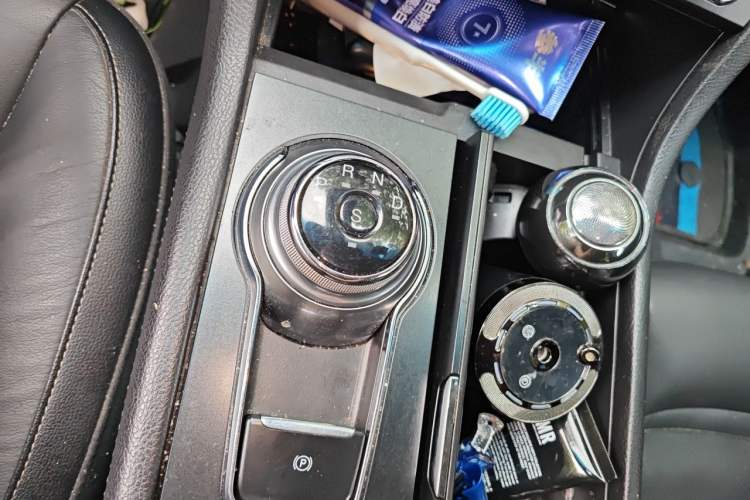 Used Ford Taurus 2015 EcoBoost 245 Fashion Edition Gear Lever