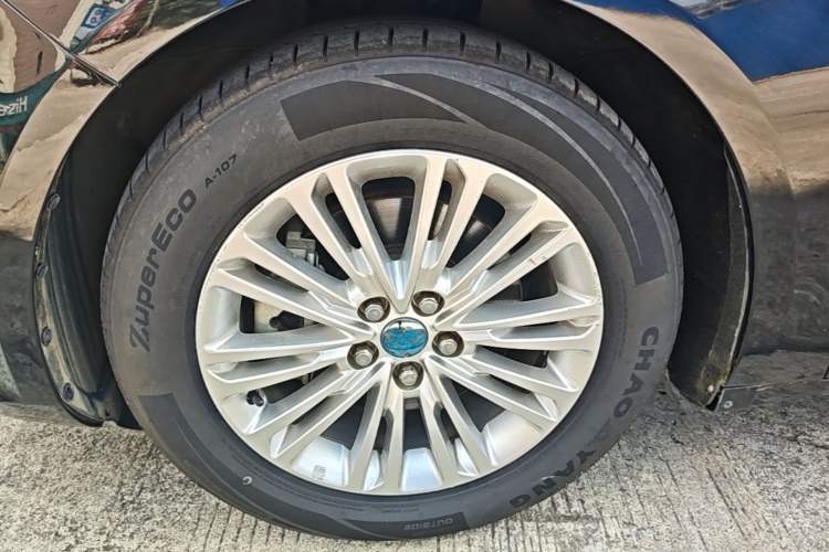 Used Ford Taurus 2015 EcoBoost 245 Fashion Edition Left Front Wheel Hub